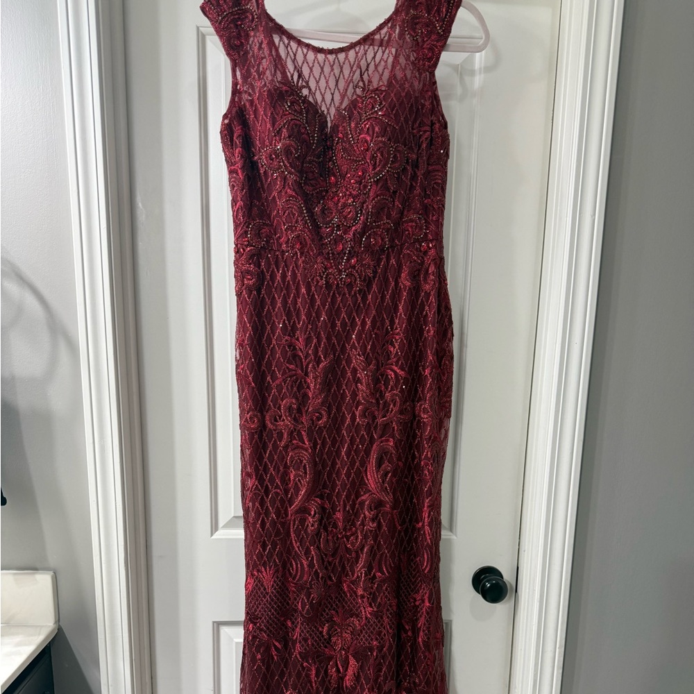 Elegant Burgundy Lace Prom Dress (USED)